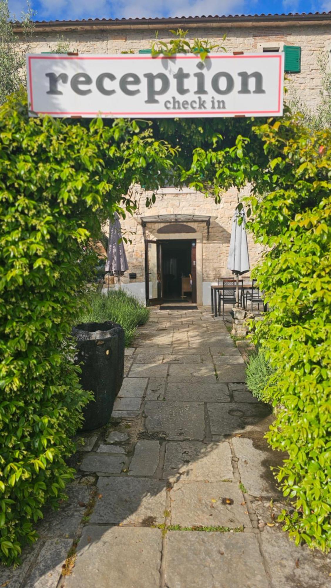 Casa Romantica La Parenzana Buje Buitenkant foto