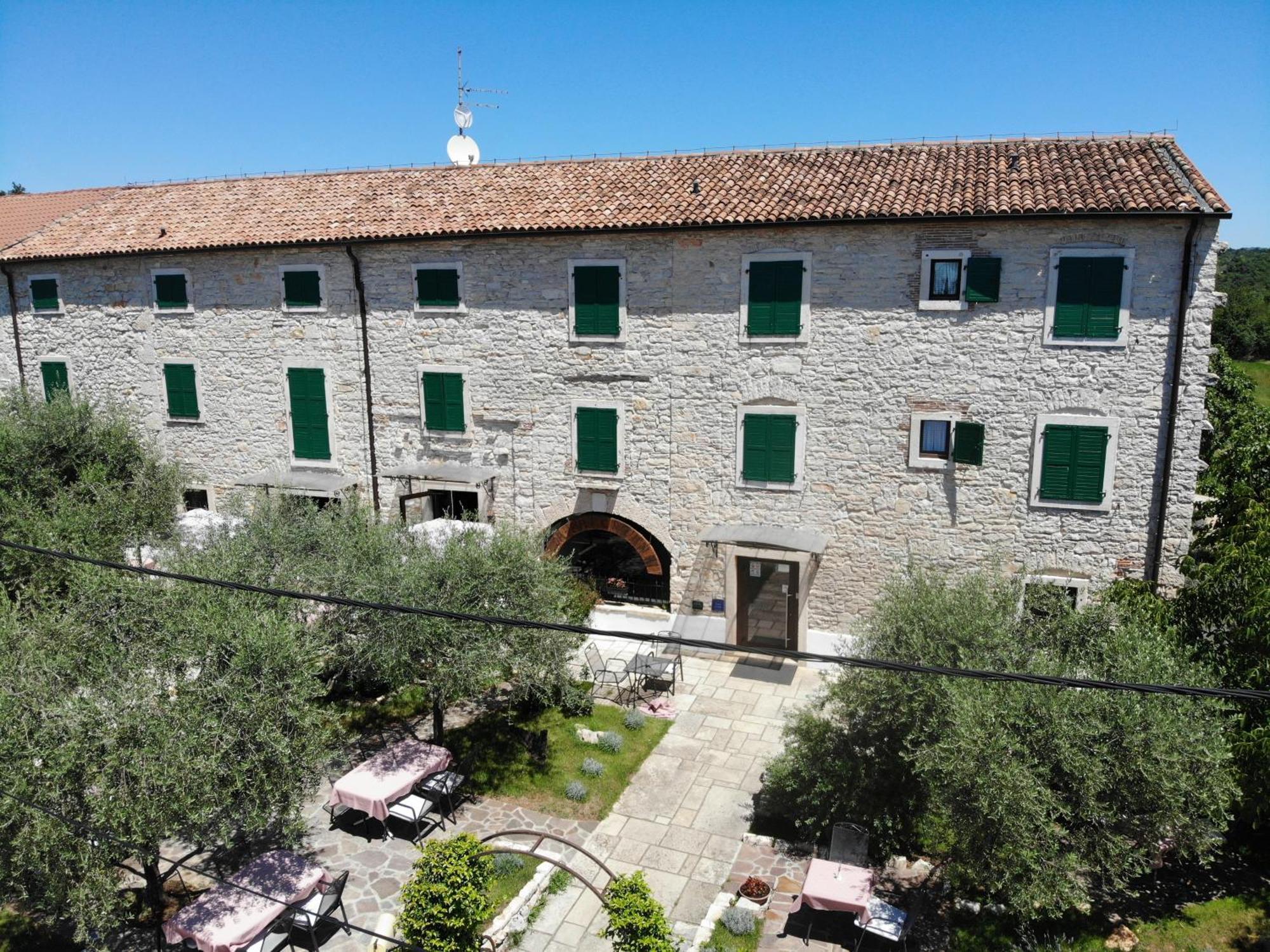 Casa Romantica La Parenzana Buje Buitenkant foto