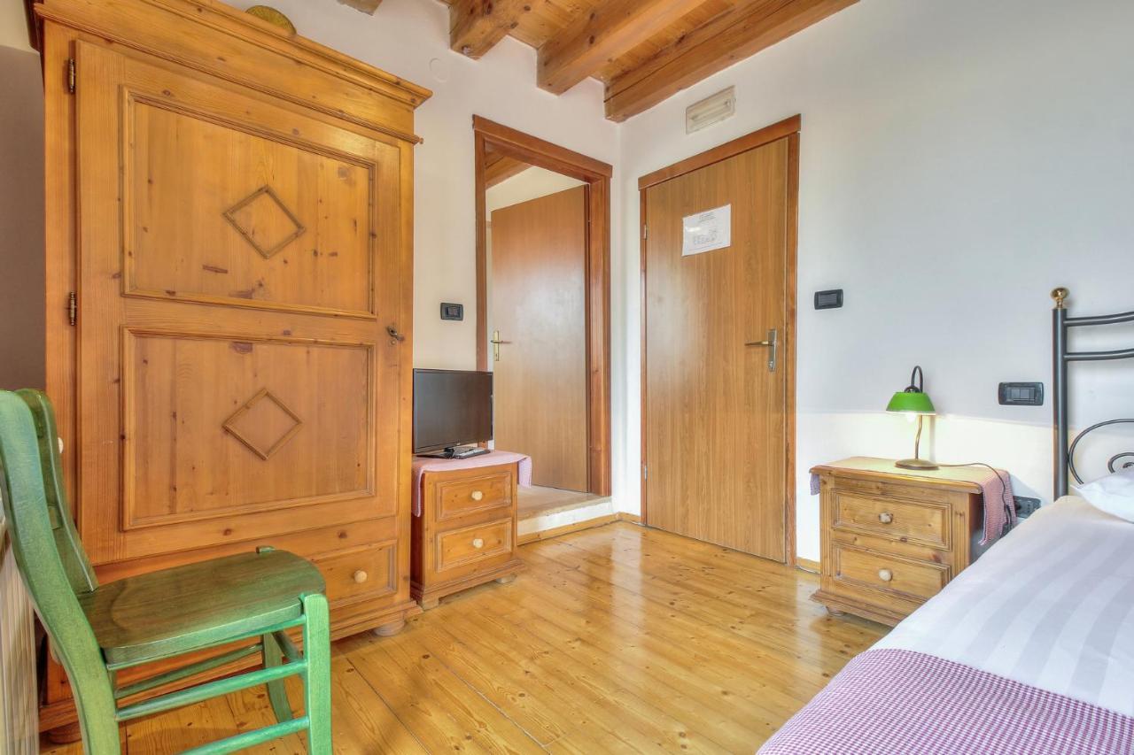 Casa Romantica La Parenzana Buje Buitenkant foto